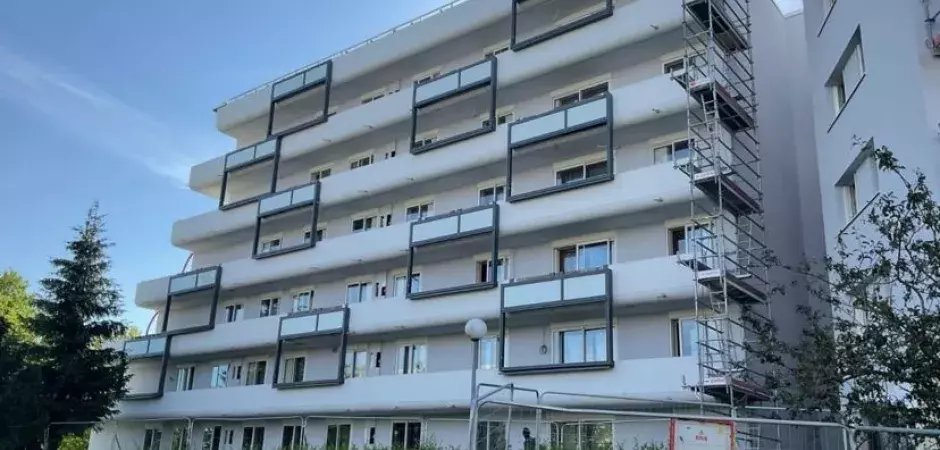 Le premier bâtiment fait peau neuve ! 